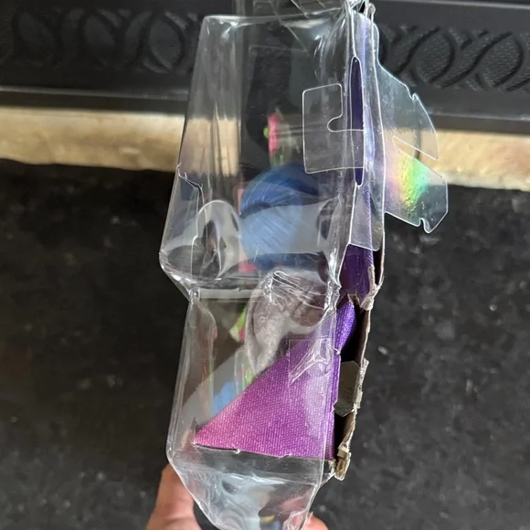 Monster High Ghoulia Yelps Doll with Blue Hair and Pink Skirt - Picture 3 of 3